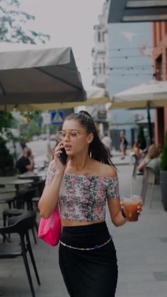 Animated Phone Conversation Fills Air Beautiful Young Lady Walks City — Stock Video