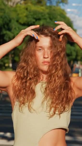 Lovely Face Girl Freckles Curly Hair High Quality Footage — Stock Video
