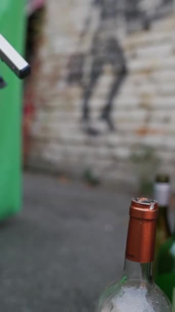 Freiwillige Helfer Sammeln Gemeinsam Müll Auf Den Straßen Der Stadt — Stockvideo