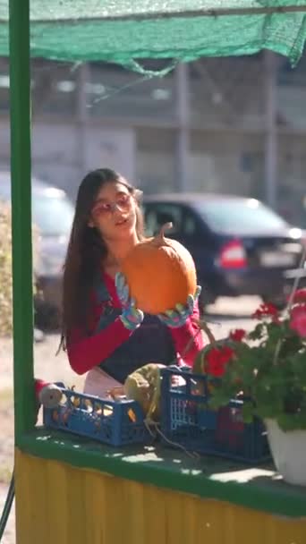 Amidst Market Scene Young Female Farmer Showcasing Sizable Orange Pumpkin — Stock Video