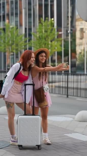 Two Engaging Young Ladies Who Friends Caught Conversation City Streets — Stock Video