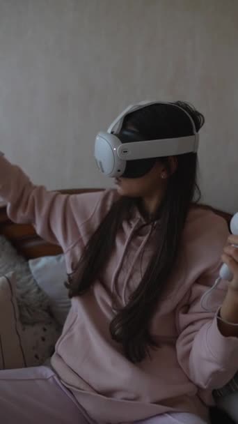 Filled Excitement Resolute Lady Plays Video Games While Wearing Virtual — Stock Video
