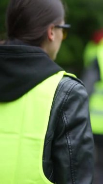Şehir temizliği: belediye hizmetleri sokak temizliği üzerinde çalışıyor. Yüksek kalite 4k görüntü