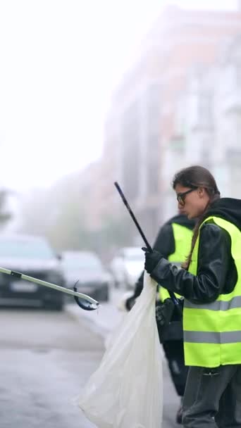 Общественная Уборка Улиц Местные Службы Обеспечивающие Уборку Улиц Высококачественные Кадры — стоковое видео