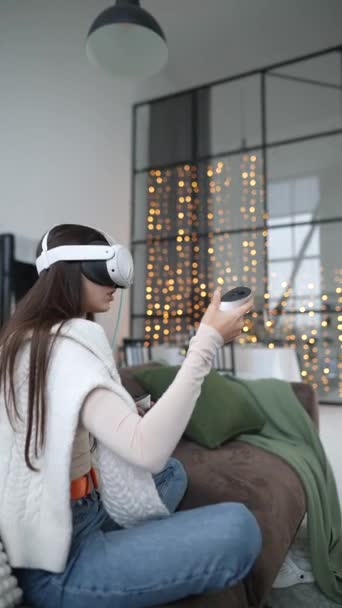 Surrounded Christmas Decorations Delightful Young Woman Uses Virtual Reality Headset — Stock Video