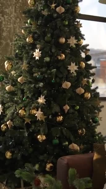 Ornamenti Stagionali Contemporanei Pino Natale Filmati Alta Qualità — Video Stock