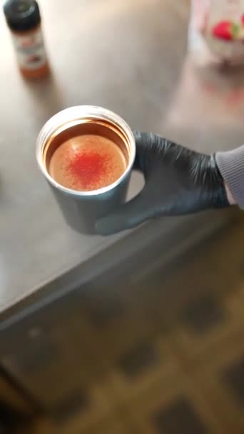 Den Vackra Processen Att Förbereda Aromatiskt Kaffe Restaurangen Högkvalitativ Film — Stockvideo