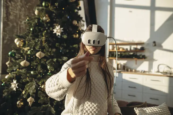 Depiction Stunning Girl Virtual Reality Headset Posed Christmas Tree High — Stock Photo, Image