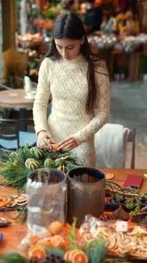 Özel dikim Noel süslemeleri için DIY atölyesi. Yüksek kalite 4k görüntü