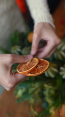 Sanatsal Noel süsleme ustası. Yüksek kalite 4k görüntü