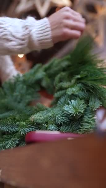 Finishing Touches Christmas Wreath Displayed Flower Shop Counter High Quality — Stock Video