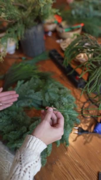 집에서 크리스마스를위한 장식을 만들기 고품질 — 비디오