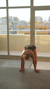 Kendini yogaya adamış gerçekten barışçıl ve huzurlu bir an parlak, güneşli ve davetkar bir uzay içinde meydana gelir.