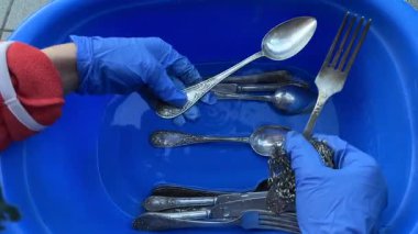 Bu meşgul süreçte eski çatal bıçaklarınızı temizlemek ve restore etmek için etkili ve etkili teknikler keşfedin