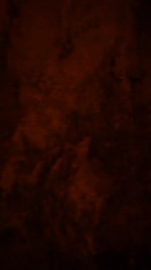 Aydınlatılmış yolların yer aldığı gizemli yeraltı mağaralarının büyüleyici ve büyüleyici güzelliğini keşfedin.