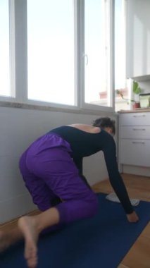 Parlak ve barışçıl bir ortamda eşsiz yoga pozları vermek esnekliği ve zarafeti büyük ölçüde artırır.