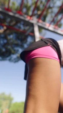 Eğlenceli ve canlandırıcı bir açık hava egzersizi. Size enerji vermek için tasarlanmış çeşitli spor programları sergiliyor.