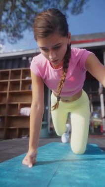 Odaklanmış bir birey yoğun bir çalışma yapar, güçlü ve sarsılmaz bir kararlılık gösterir.