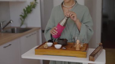 Evinizde huzurlu bir çay anı yaşayın. Gelenekleri modern bir yaşam tarzıyla ustalıkla birleştirin.