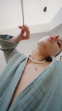 Sakinleştirici estetik ve eşsiz perspektifleri kucaklarken yaratıcı kendini ifade etme keşfine girişmek