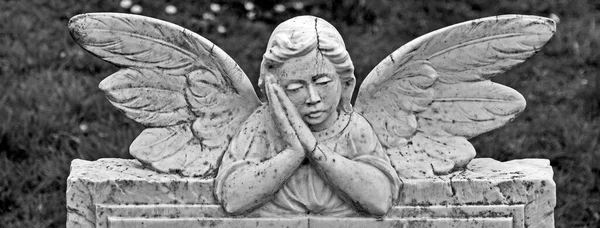 Резьба Ангела Могиле Кладбище Милтон Роуд Уэстон Супер Маре Великобритания — стоковое фото