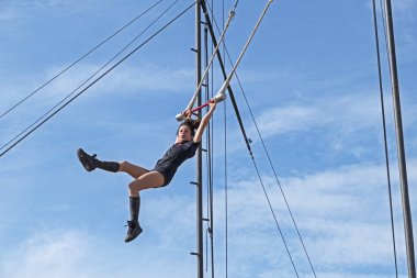 Belçika sirk kollektifi Collectif Malunes 9 Eylül 2023 'te İngiltere' nin Weston-super-Mare kentinde düzenlenen Whirligig Festivali 'nde gösterilerini sergiledi.