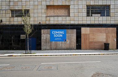 14 Ekim 2023 'te İngiltere' nin Weston-super-Mare kentindeki eski Odeon sinemasında yeniden açılışını ilan eden bir poster yayınlandı.