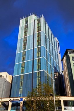 Bristol, İngiltere 'deki Radisson Blu Oteli. Bina daha önce Bristol ve West Building Society 'nin genel merkeziydi..