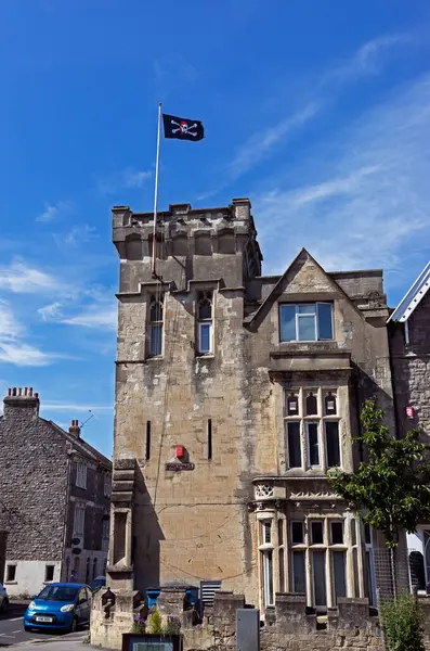 The Jolly Roger, Weston-super-Mare, İngiltere 'deki Anayasa Kulübü üzerinde uçuyor.