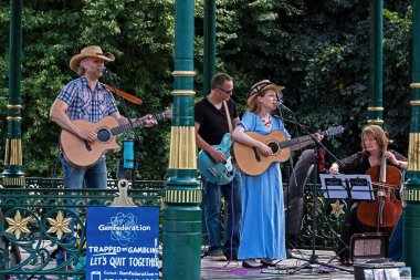 Rosellys 11 Ağustos 2024 'te İngiltere' nin Weston-super-Mare kentindeki Grove Park 'taki bando standında sahne alacak..