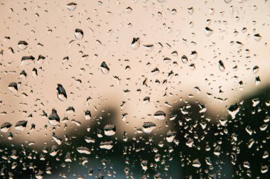 Ön cam yağmur damlası bulanık arkaplan tasarımı arka plan şablonu yağmurlu mevsim hava tahmini meteoroloji bölümü fırtına görünürlüğü