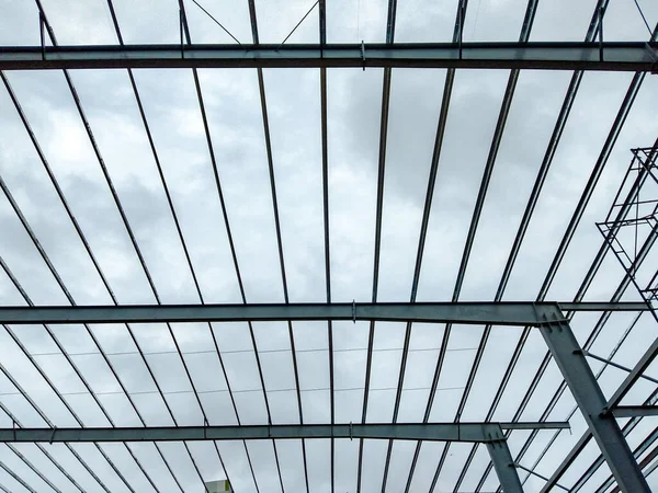工場屋根の鋼鉄構造の構造の企業 教える材料 — ストック写真