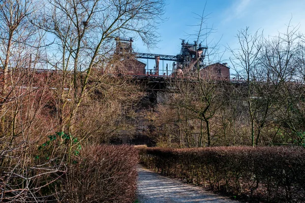 德国西部杜伊斯堡的一个曾经的钢厂改建成公园的土地审计员公园 — 图库照片