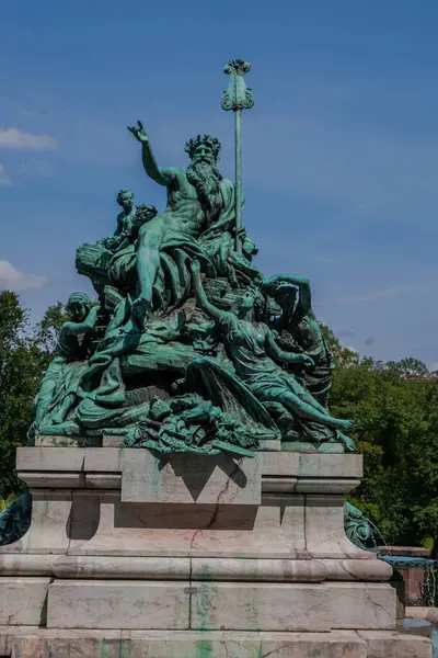 Doğu Almanya 'da Düsseldorf' ta bir yürüyüş