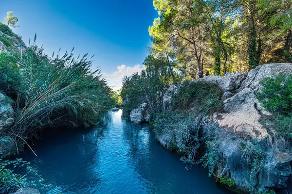 Algar Springs, İspanya 'da Altea ve Benidorm yakınlarında berrak suları olan bir nehir.