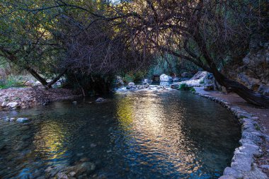 Algar Springs, İspanya 'da Altea ve Benidorm yakınlarında berrak suları olan bir nehir.