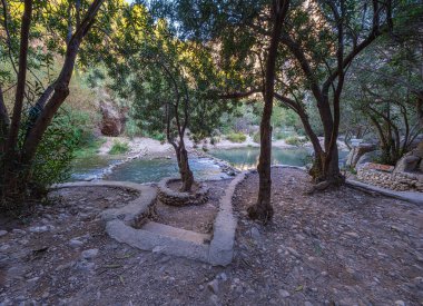 Algar Springs, İspanya 'da Altea ve Benidorm yakınlarında berrak suları olan bir nehir.