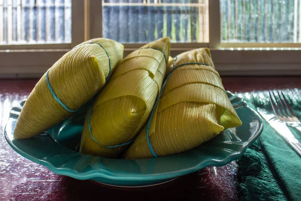 Pamonhas Covered Corn Husks Plate Front Window Shiny Surface — Stock Photo, Image