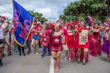 Seçilmiş başkanın göreve başlama törenini onurlandırmak için Goias 'tan bir kervan Braslia' ya geliyor. Lula. Fotoğraf, yeni başkanın açılış töreninde çekildi..