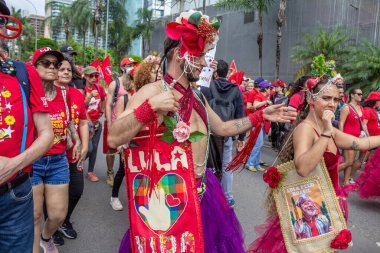 Seçilmiş başkanın göreve başlama törenini onurlandırmak için Goias 'tan bir kervan Braslia' ya geliyor. Lula. Fotoğraf, yeni başkanın açılış töreninde çekildi..