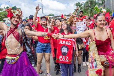 Seçilmiş başkanın göreve başlama törenini onurlandırmak için Goias 'tan bir kervan Braslia' ya geliyor. Lula. Fotoğraf, yeni başkanın açılış töreninde çekildi..