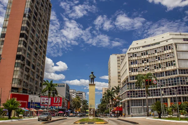 都市景観 GoiasとAnhanguera通りの交差点に位置しているGoianiaのBandeirante Square 市内で2つの重要な — ストック写真
