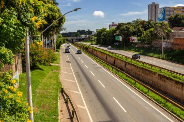 Marjinal Botafogo 'nun Viyadük' ün üstünden çekilmiş bir bölümü. Viyadük 'ün bir tarafından bak. Şehrin trafik akışında önemli bir cadde..