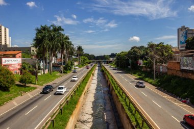 Marjinal Botafogo 'nun bir kısmı viyadük üzerinden fotoğraflandı. Şehrin trafik akışının önemli bir akışı.