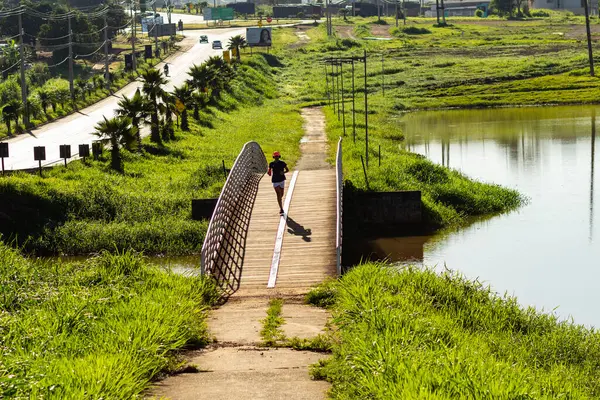 Uma Pessoa Correndo Sobre Ponte Rio Dos Bois Cidade Anicuns — Fotografia de Stock
