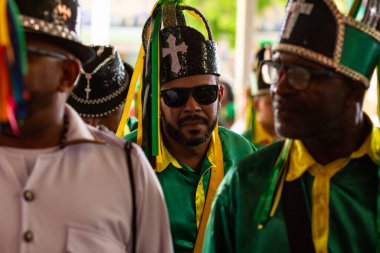  Kongadas de Goiania geçit töreninde, yeşil giyinmiş bazı şenlikler.