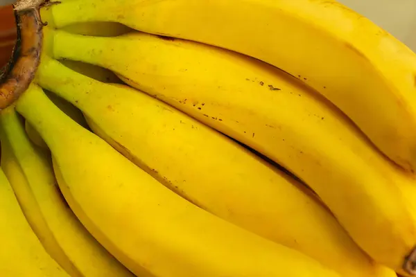 Кучка Спелых Желтых Бананов — стоковое фото