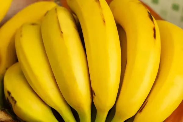 Втрачаючи Деталі Деяких Бананів Фруктовій Мисці — стокове фото