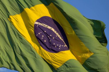 Süper yakın plan Bandeira do Brasil tremulando ao vento.