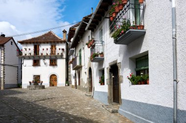 İspanya 'nın Huesca kentindeki tarihi Anso kasabasının merkezi.